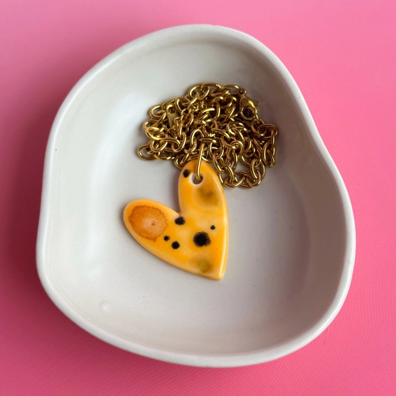 Papaya - porcelanowy naszyjnik w kształcie serca