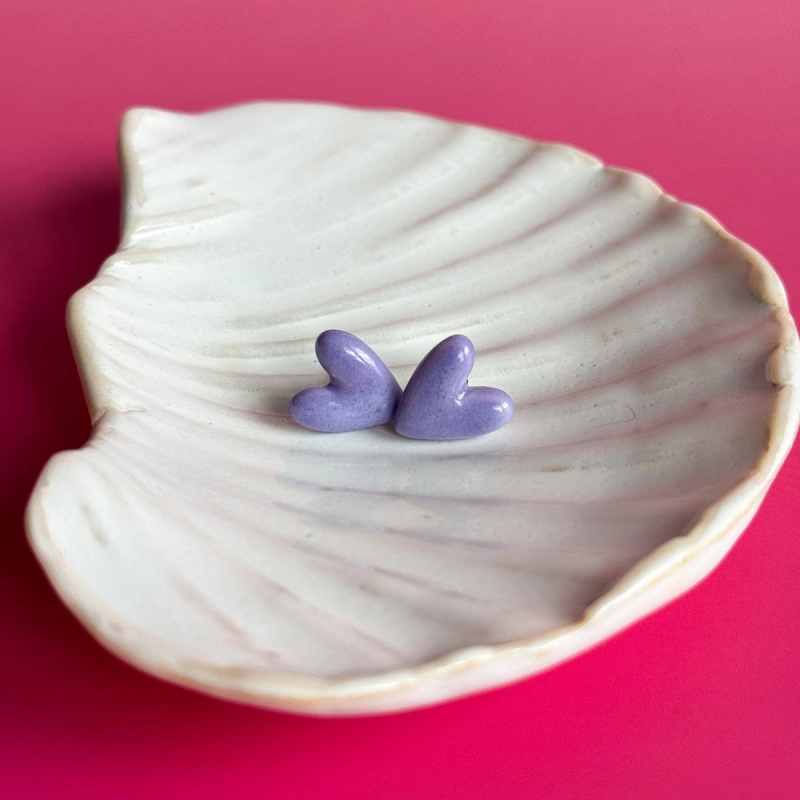 Violet - kolczyki sztyfty z porcelany w kształcie serca
