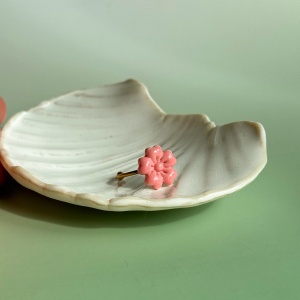 Pinky pink - pierścionek porcelanowy w kształcie kwiatu