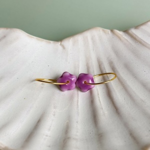 Violet - kolczyki wiszące z porcelany w kształcie kwiatu - Porcelka micro bloom