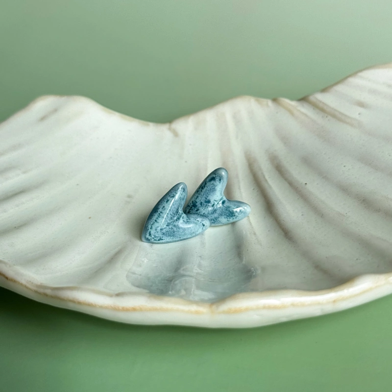 Sea water - kolczyki sztyfty z porcelany w kształcie serca - Porcelka serce