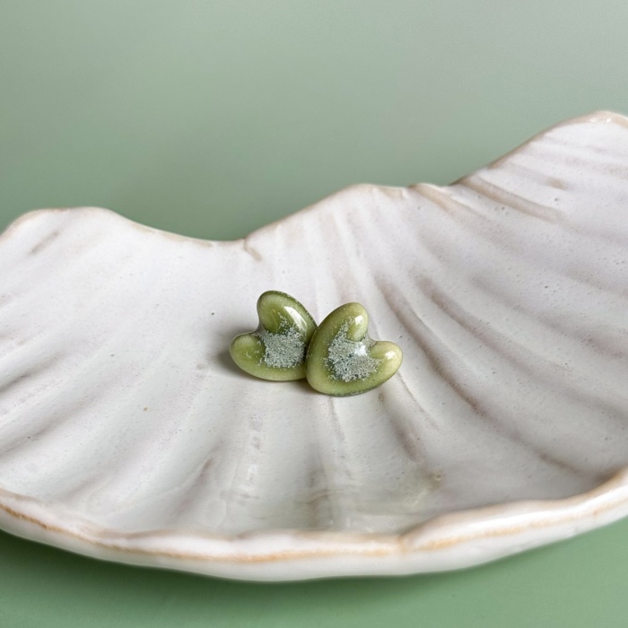 Greeny - kolczyki sztyfty z porcelany w kształcie serca - Porcelka serce