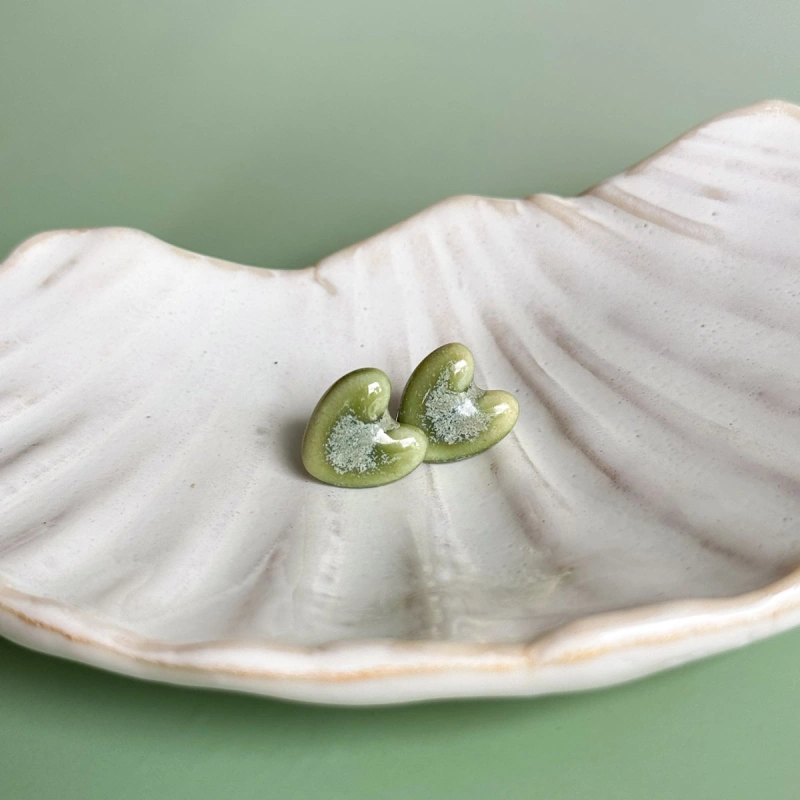 Greeny - kolczyki sztyfty z porcelany w kształcie serca - Porcelka serce