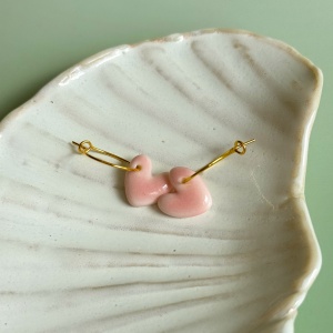 Baby pink – wiszące kolczyki z porcelany w kształcie serca – Porcelka serce