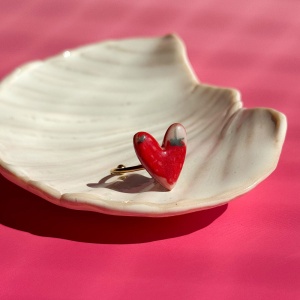 Truskawka - pierścionek porcelanowy - Porcelka większe serce