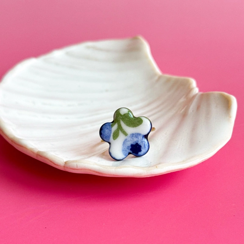 Jagódki - pierścionek porcelanowy - Porcelka mniejszy bloom