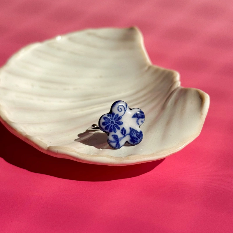 Kobaltowe kwiaty - pierścionek porcelanowy - Porcelka mniejszy bloom