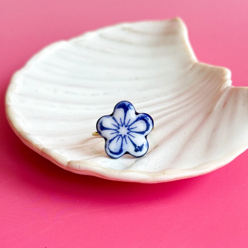 Kobaltowe kwiaty - pierścionek porcelka mniejszy bloomm