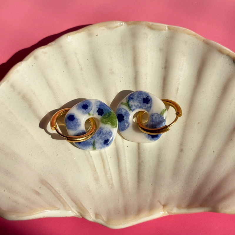 Jagódki - wiszące kolczyki z porcelany - Porcelka donut