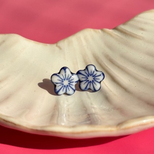 Kobaltowe kwiaty - Kolczyki, sztyfty ceramiczne w kształcie kwiatu - Porcelka mini bloom