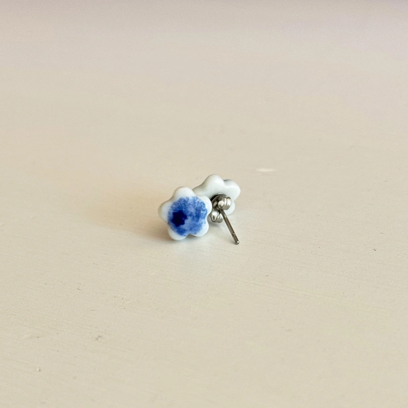 Jagódki - Kolczyki, sztyfty ceramiczne w kształcie kwiatu - Porcelka micro bloom